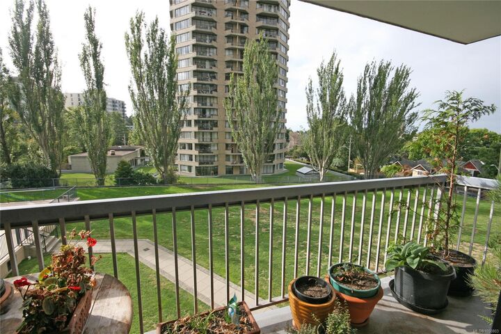 Property Photo:  647 Michigan St #408  BC V8V 1S9 