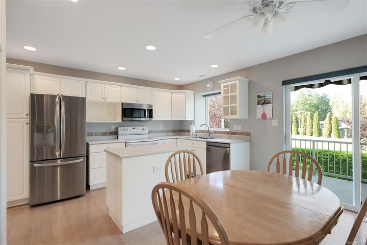 Property Photo:  920 Brulette Pl #16  BC V8H 1J1 