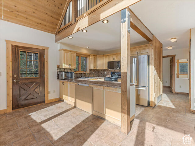 Property Photo:  10320 N Eagle Way #119 E 119  UT 84055 