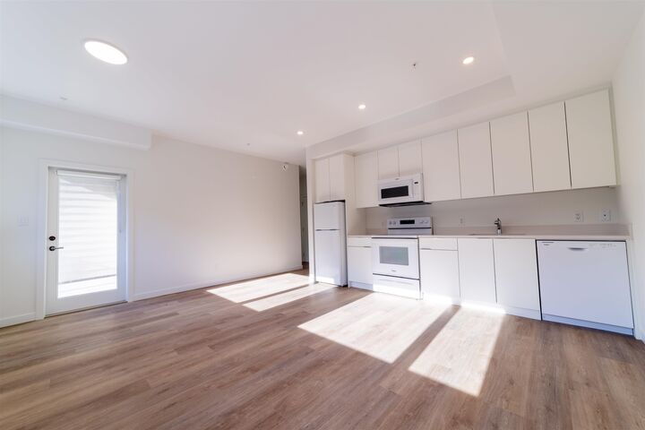Property Photo:  39180 Finch Place 202  BC V8B 1G8 
