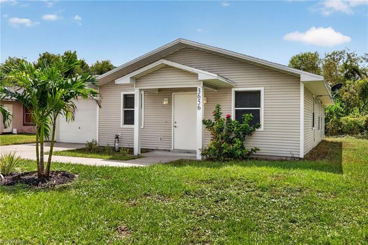 Property Photo:  3656 Suntrust Dr  FL 33916 