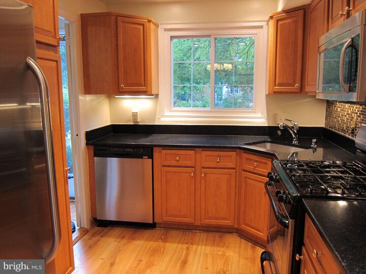 Property Photo:  3601 Greenway Place 530-36  VA 22302 