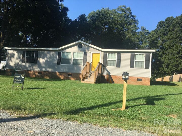 Property Photo:  3705 Avondale Lane  NC 28110 