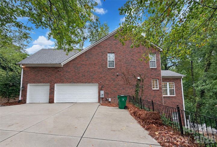 Property Photo:  2420 Runnymede Lane  NC 28209 