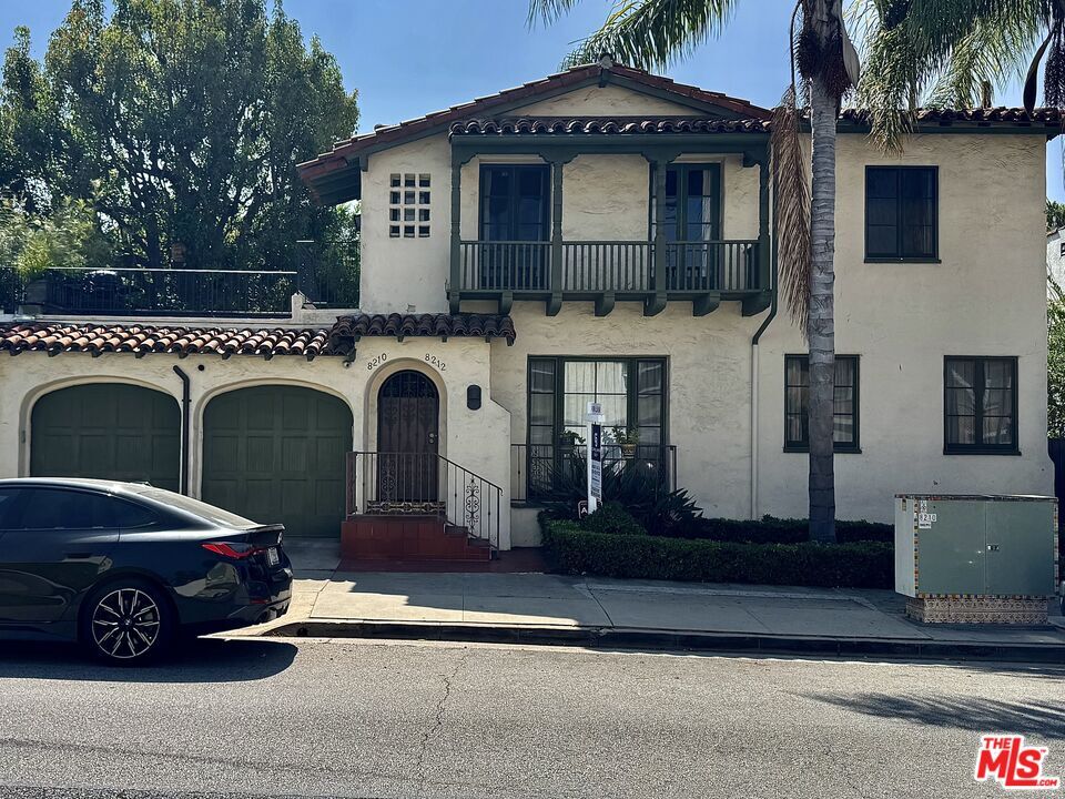 Property Photo:  8210 Willoughby Ave  CA 90046 