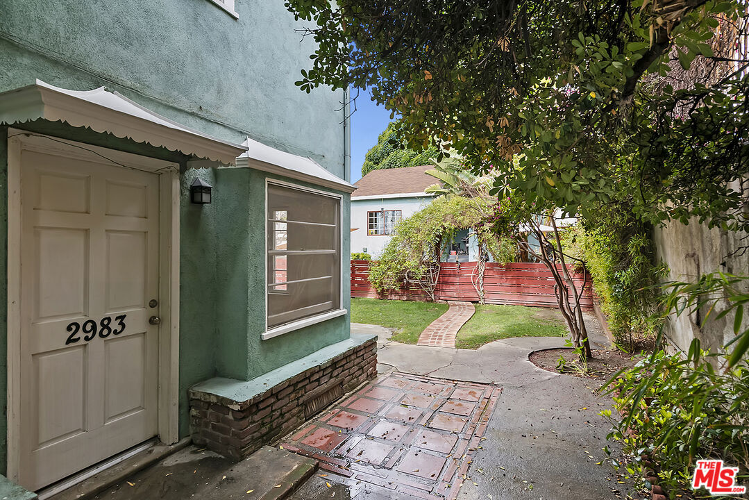 Property Photo:  2983 Sunnynook Dr  CA 90039 