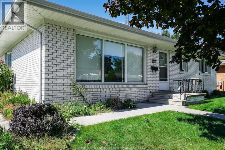 Property Photo:  85 Lutsch Avenue  ON N8H 2N5 