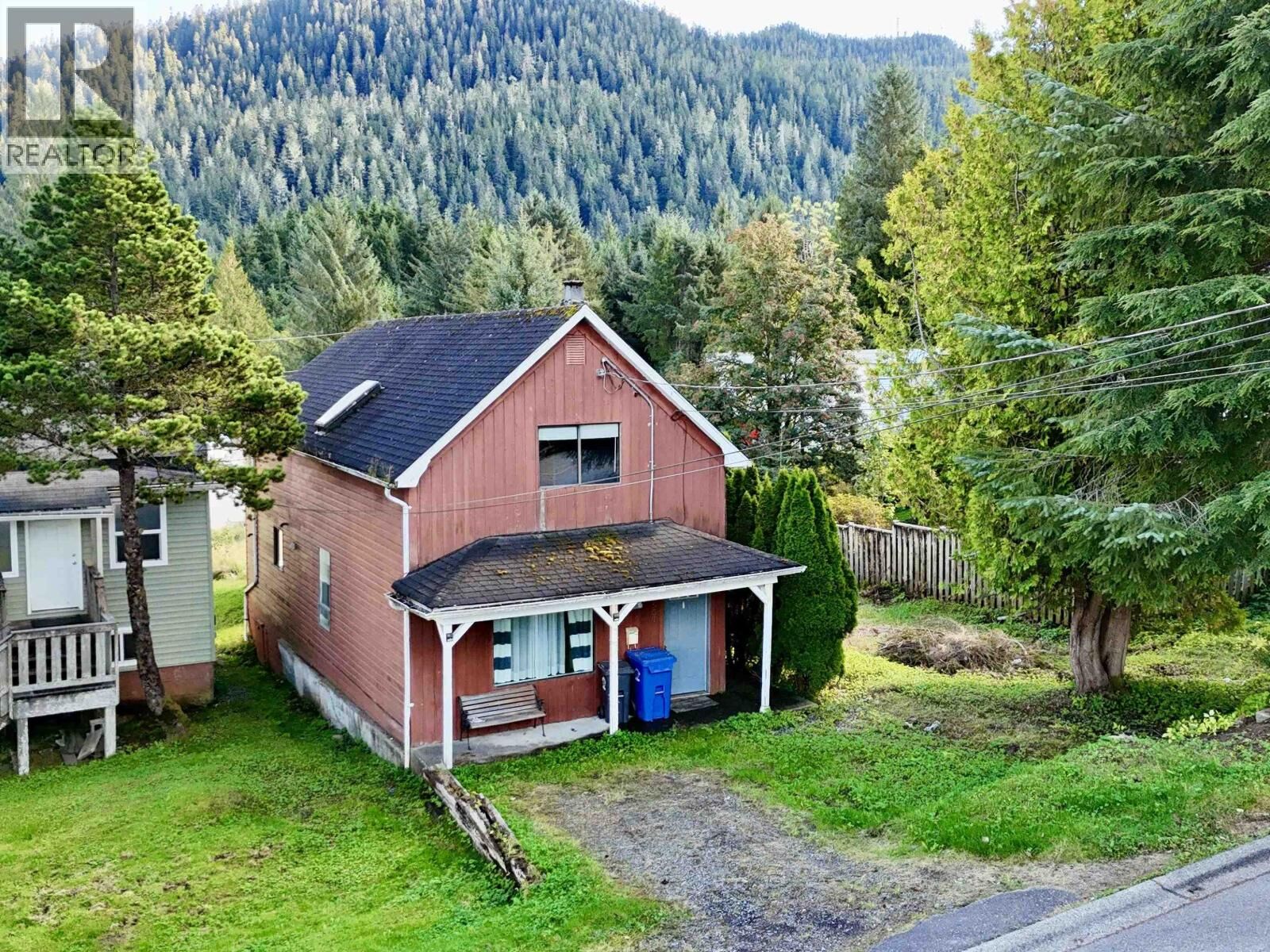 Photo de la propriété:  537 9th Avenue  BC V8J 2S9 