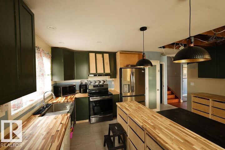 Property Photo:  13836 26 Street NW  AB T5Y 1B4 