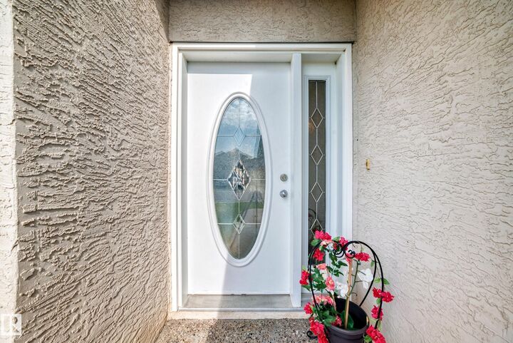 Property Photo:  16619 72 Street NW  AB T5Z 3Z7 