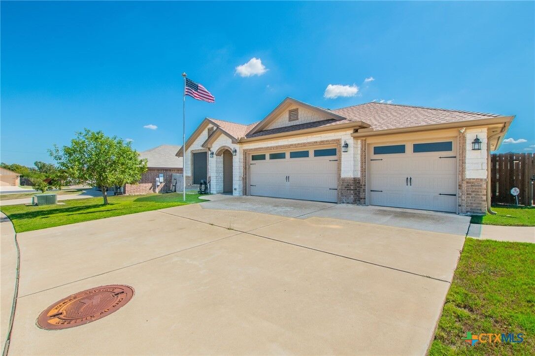 Property Photo:  4102 Molly Dyer Drive  TX 76549 