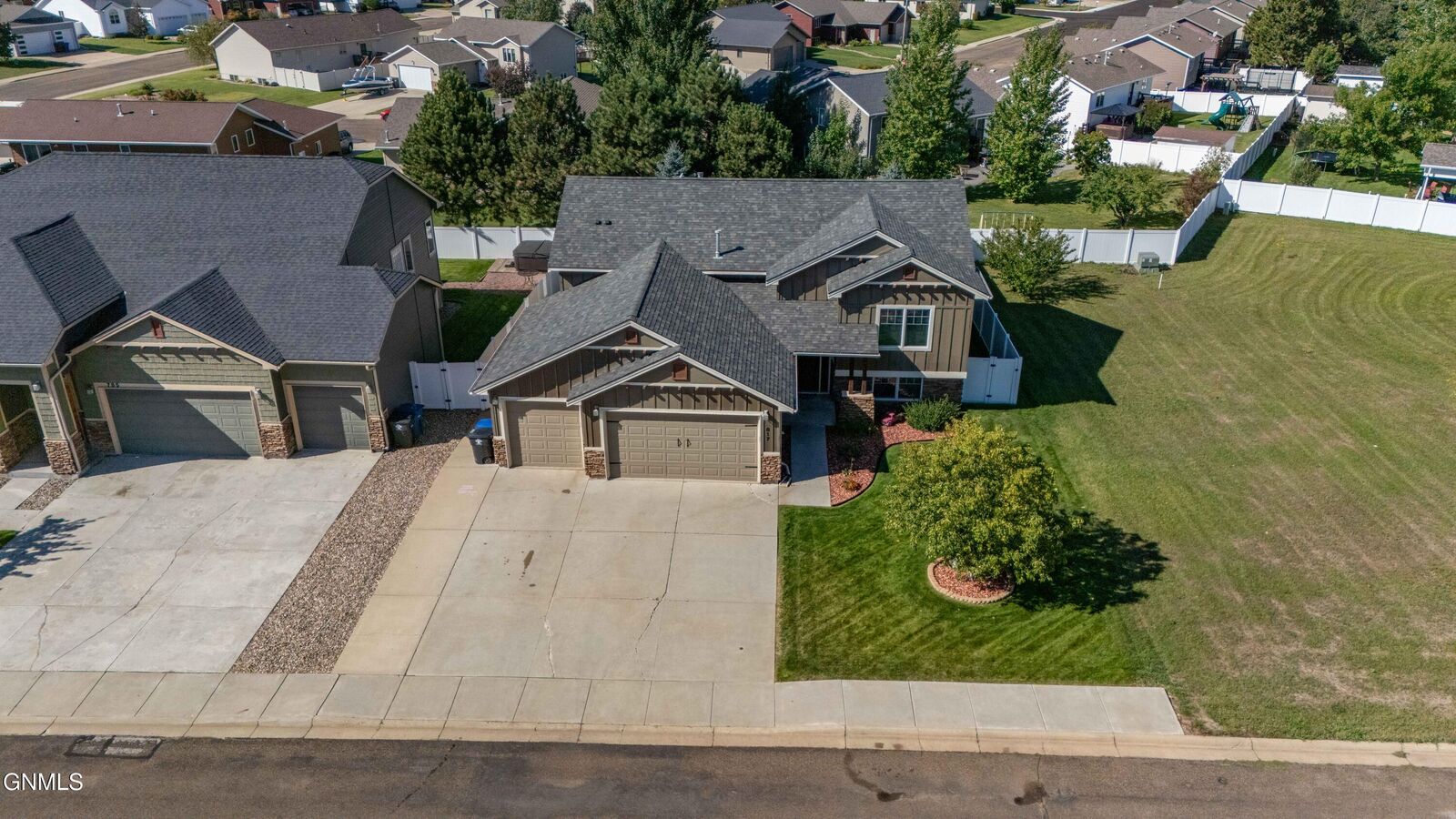 Property Photo: 817 15th Avenue E ND 58601