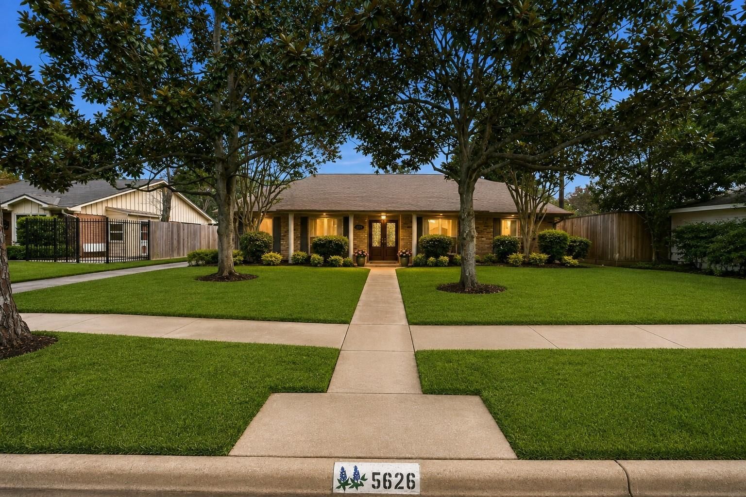 Property Photo:  5626 Hummingbird Street  TX 77096 