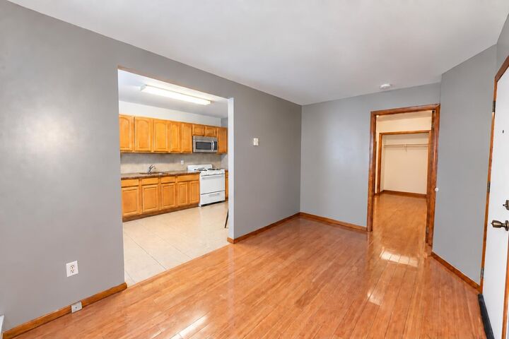 Property Photo:  77 East 23rd St 1F  NJ 07002 