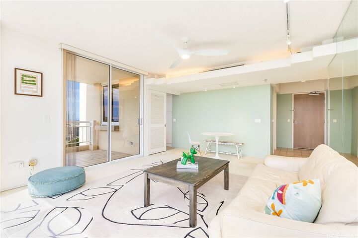Property Photo:  2047 Nuuanu Avenue 2202  HI 96817 
