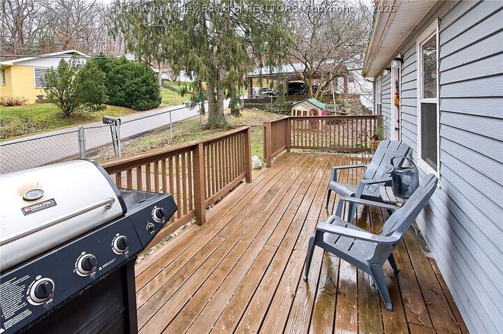 Property Photo: 104 Woodland Drive WV 25143