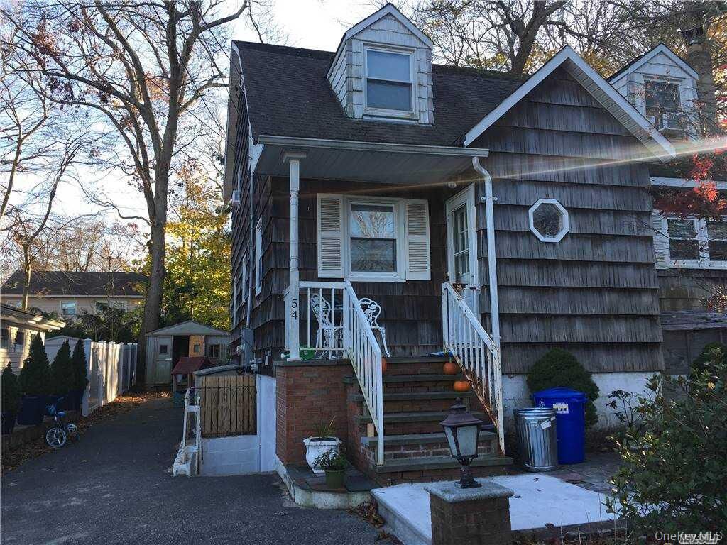 Property Photo:  54 Dorchester Street 2  NY 11746 