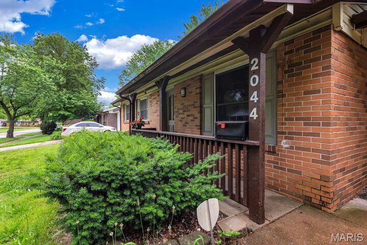 Property Photo:  2044 Kingsford Drive  MO 63031 