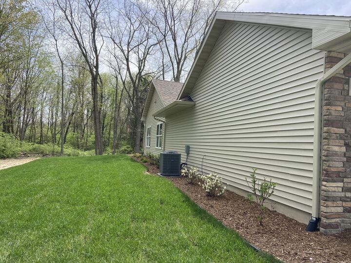 Property Photo: 730 Violet Way MI 49085