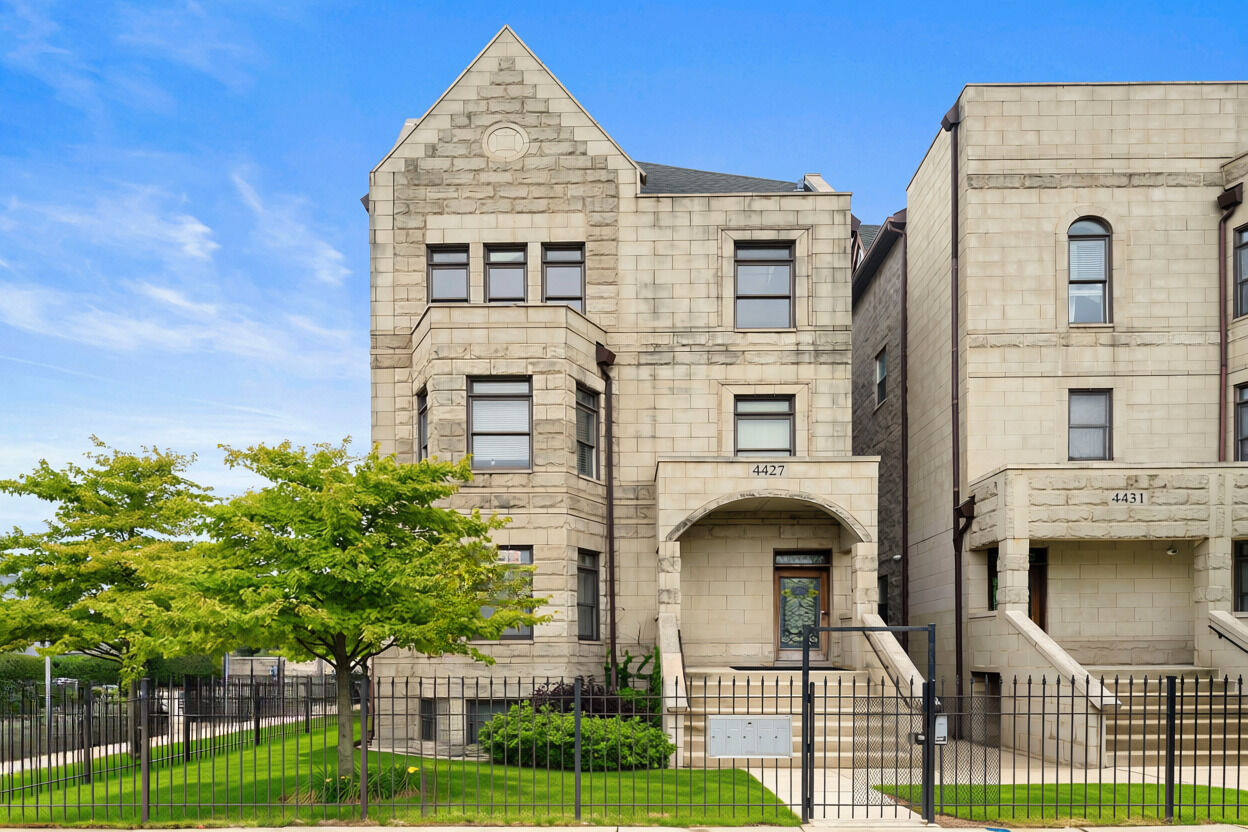 Property Photo: 4427 S Oakenwald Avenue 4 IL 60653