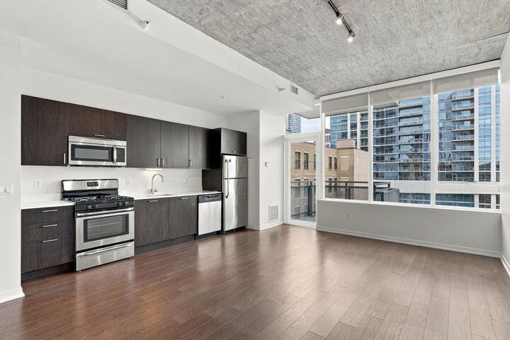 Property Photo:  1345 S Wabash Avenue 812  IL 60605 