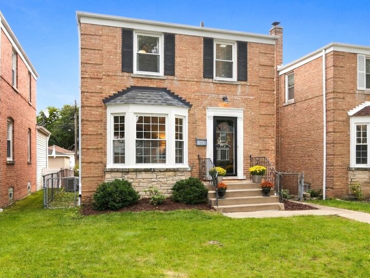 Property Photo: 5037 N Newcastle Avenue IL 60656