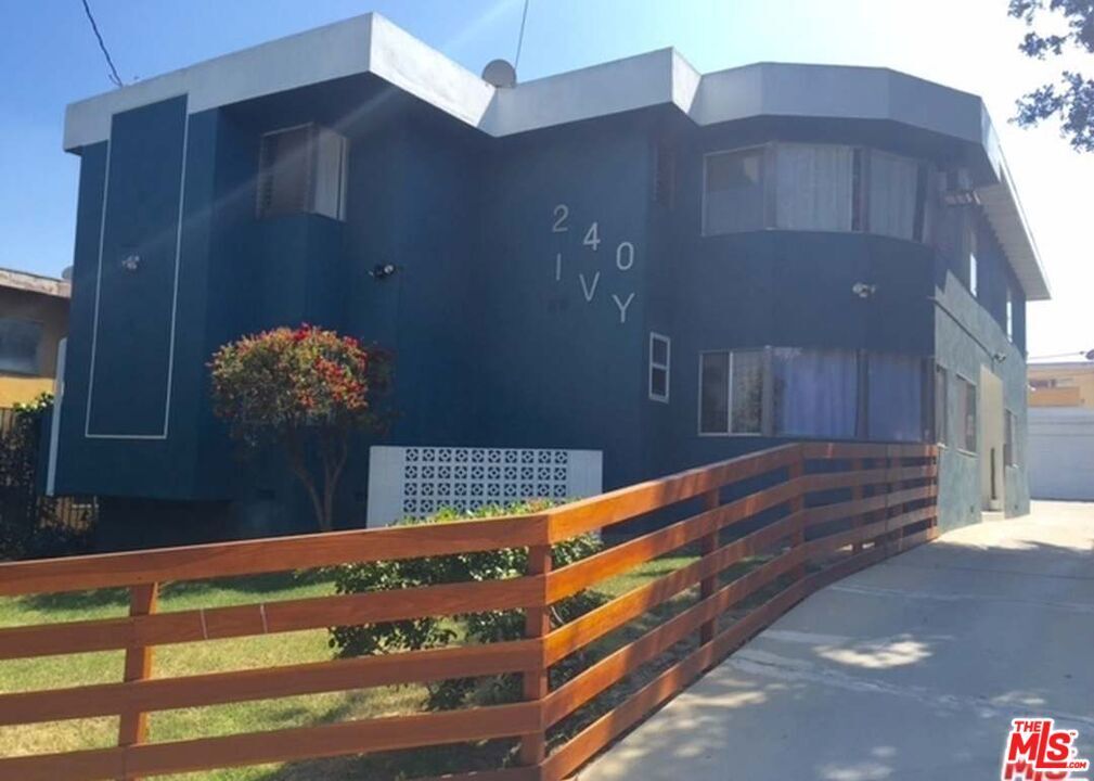 Property Photo:  240 E Ivy Avenue  CA 90302 