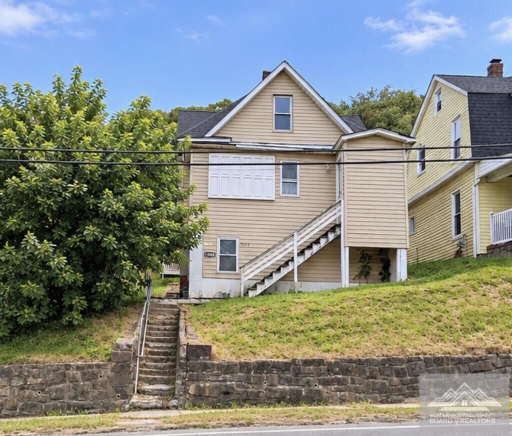 Property Photo: 1009 Highland Ave WV 24701