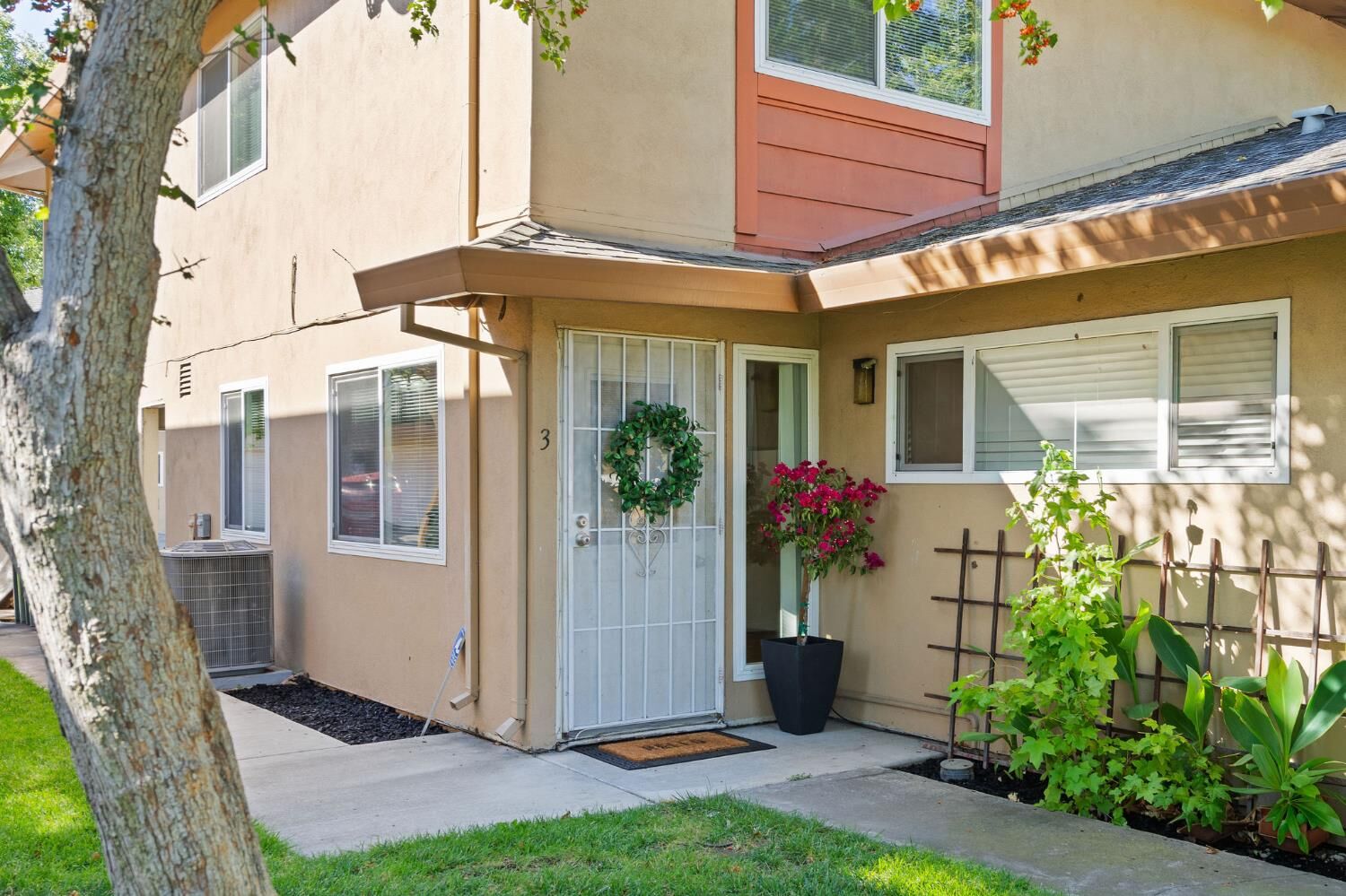 Property Photo:  5618 Madison Avenue 3  CA 95841 