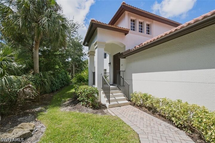 Property Photo: 2165 Hawksridge Drive 1303 FL 34105