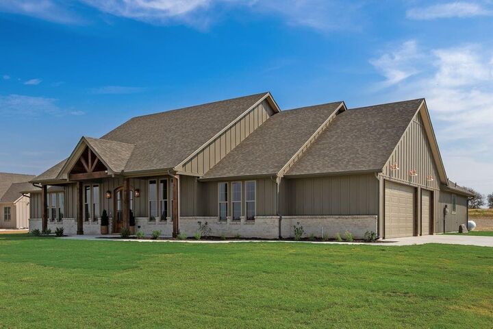 Property Photo: 120 Quail Run Court TX 76234