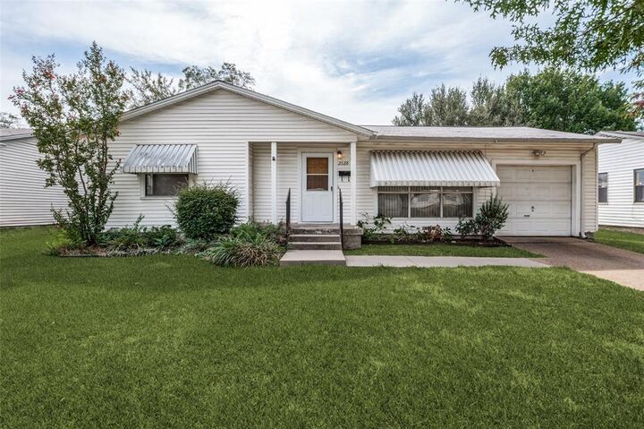 Property Photo: 2528 Rugby Lane TX 75234