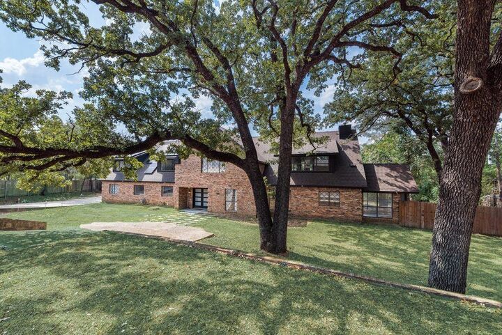 Property Photo: 2114 Coral Drive TX 76010