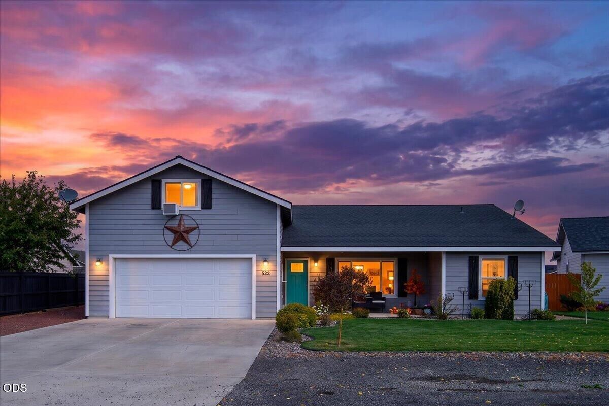Property Photo: 522 Scenic Loop OR 97734