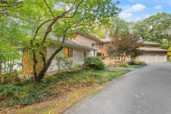 Property Photo:  42 Great Pond Drive  MA 01921 