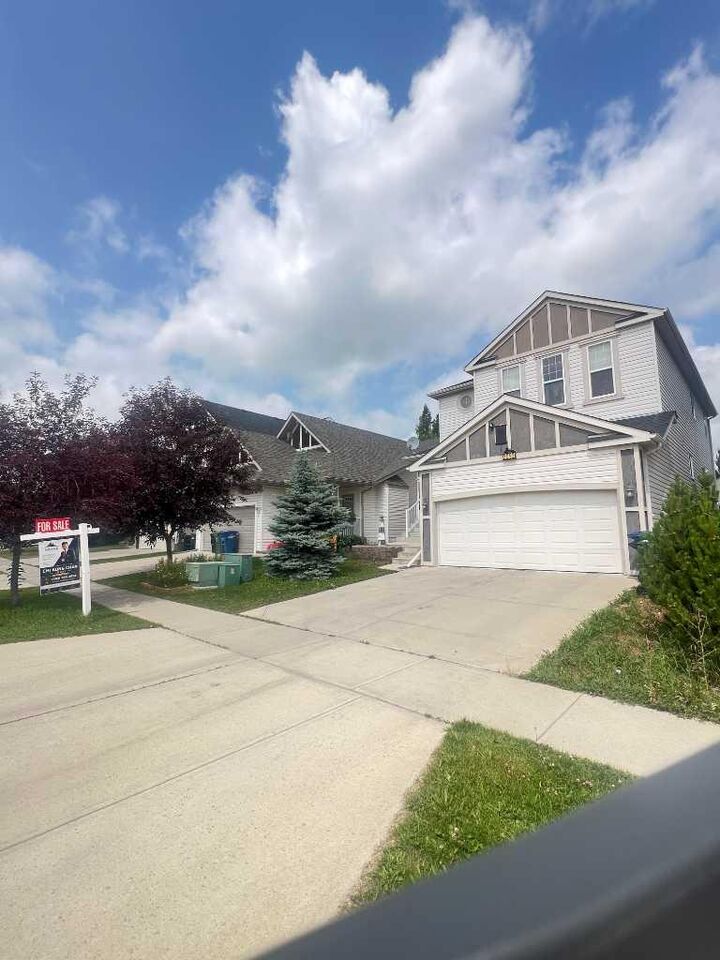 Property Photo:  2092 Reunion Boulevard NW  AB T4B 0J2 