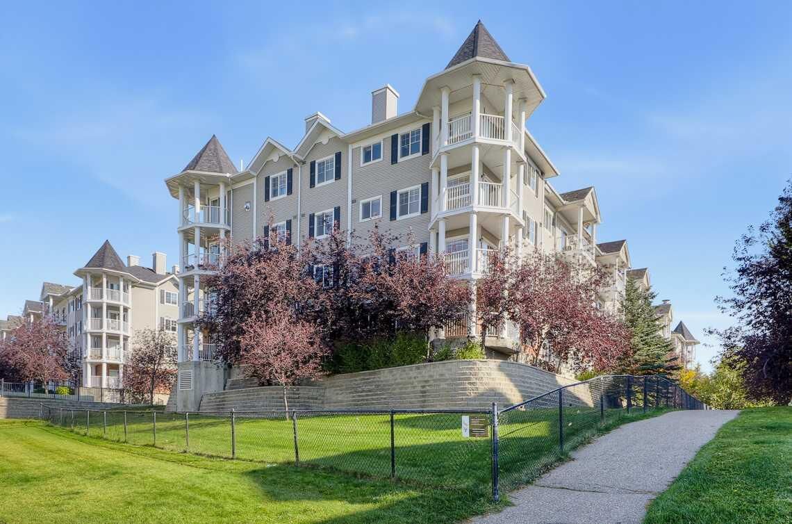 Property Photo: 43 Country Village Lane NE 2307 AB T3K 0G2