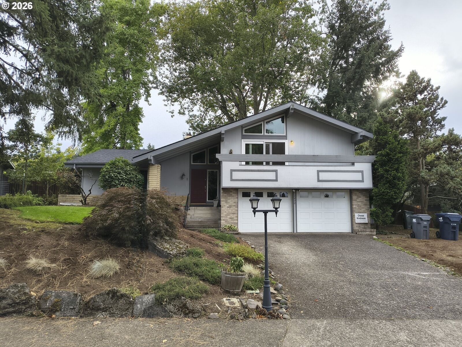 Property Photo: 1490 W 26th Ave OR 97405