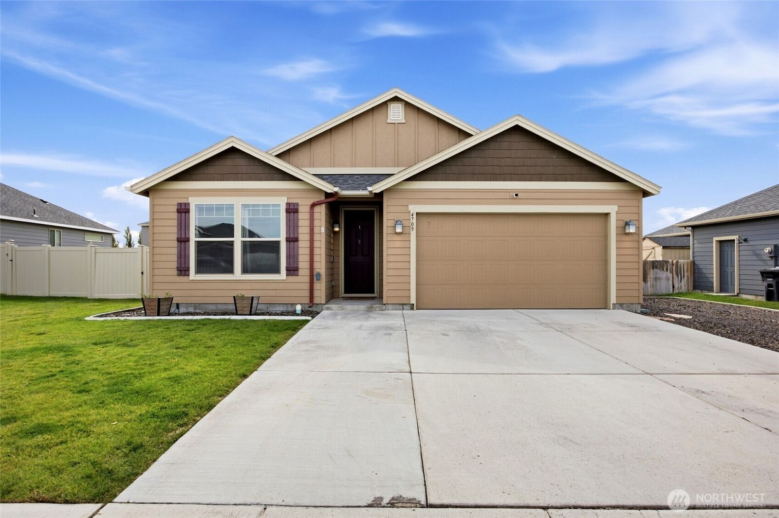 Property Photo: 4709 W Wren Street WA 98837