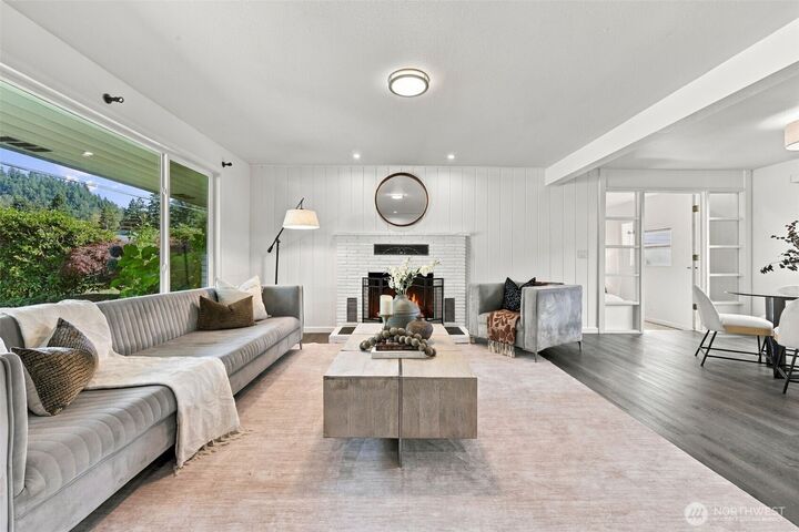 Property Photo: 325 SE Andrews Street WA 98027