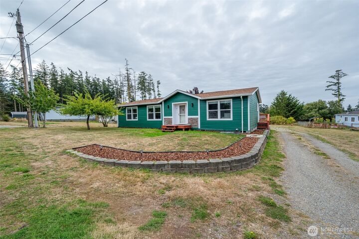 Property Photo:  1105  Paul Avenue  WA 98277 