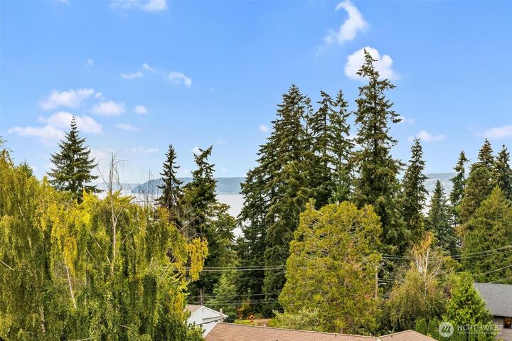 Property Photo:  17105  76th Avenue W  WA 98026 