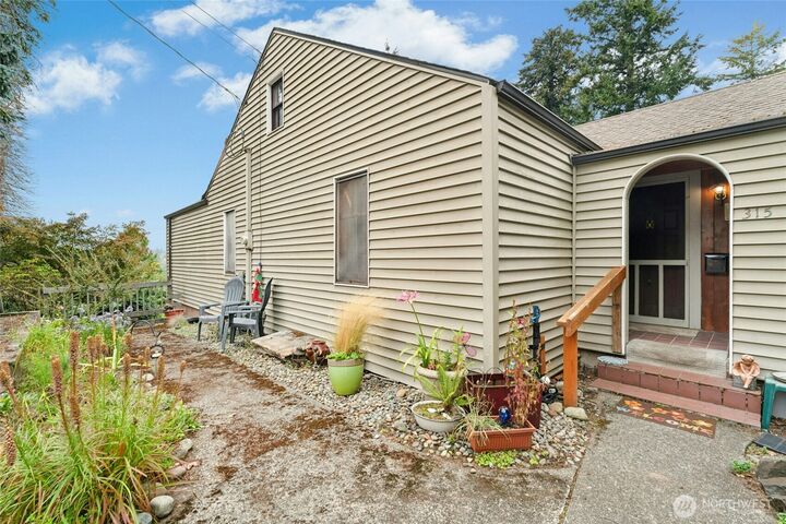 Property Photo: 315 24th Avenue SW WA 98501