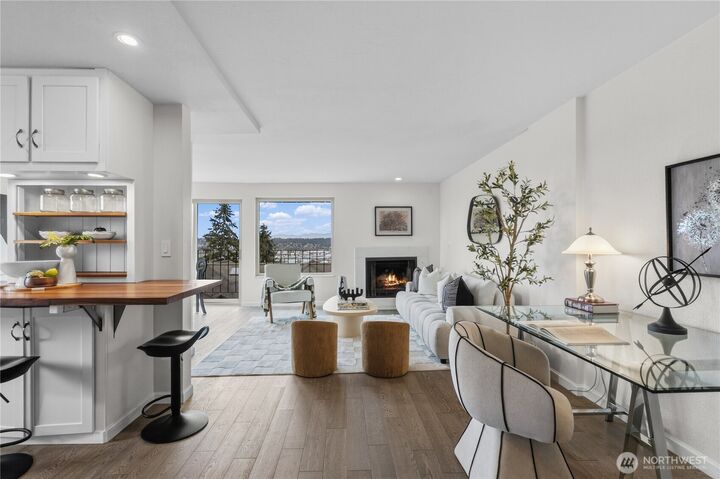 Property Photo: 4511 Greenwood Avenue N 4 WA 98103