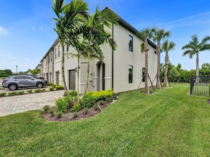 Property Photo:  4825 Chantilly Road  FL 33467 
