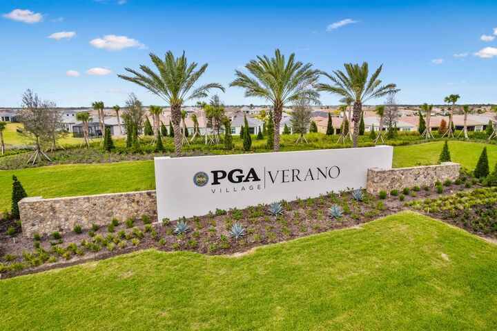 Property Photo: 8549 SW Felicita Way FL 34987
