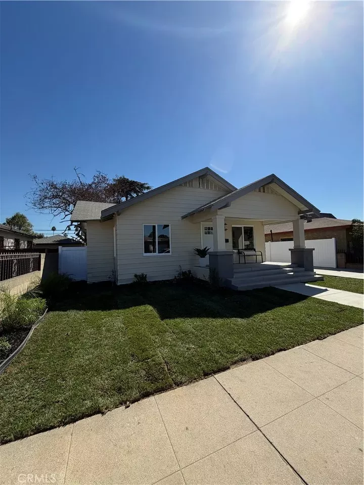 Property Photo:  2064 Myrtle  CA 90806 