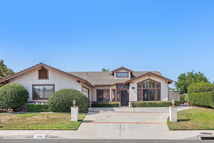 Property Photo: 1693 W Country Club CA 92026