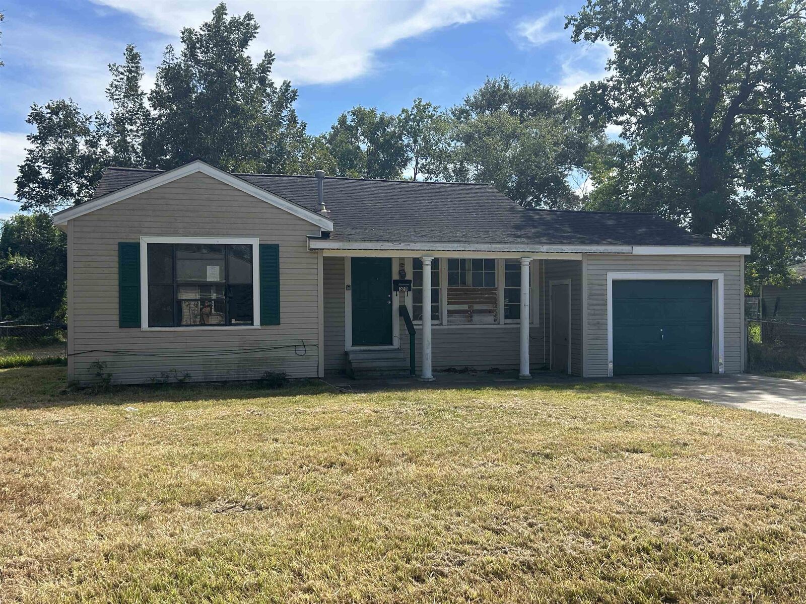 Property Photo:  220 Charles  TX 77611 