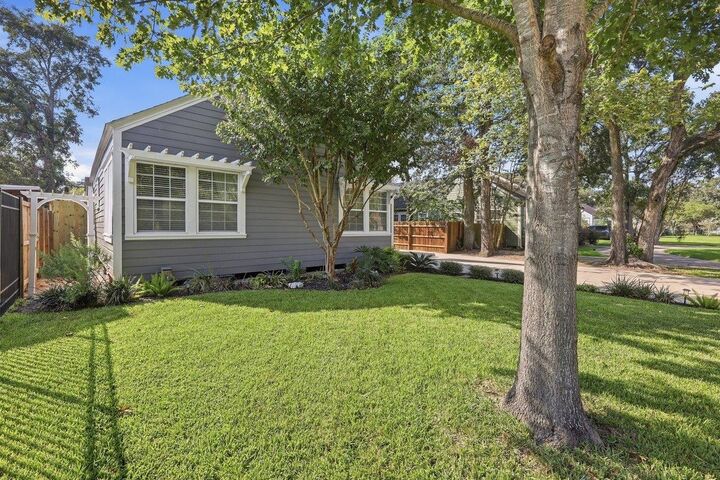 Property Photo:  515 N 23rd  TX 77706 